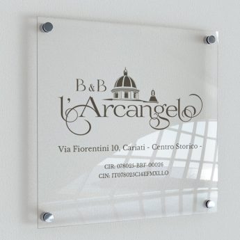 Targa in plexiglass per strutture ricettive